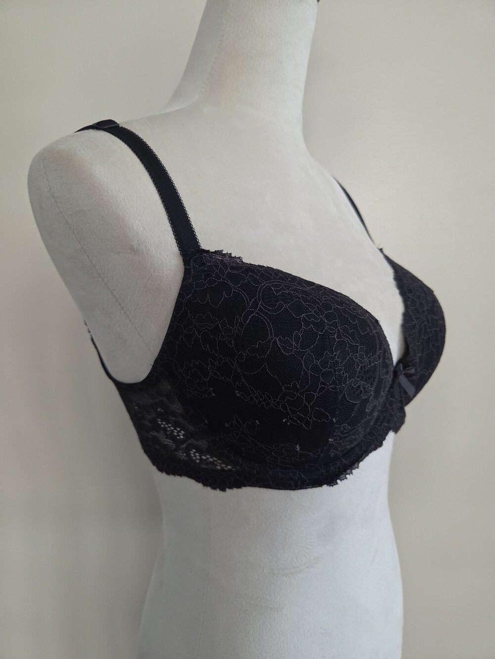 Victoria's Secret Black Lace Underwire Bra